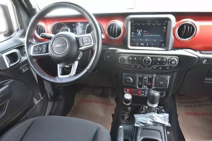 Подержанный Jeep Wrangler IV (JL), 2.0 л, 2021 в Шардже от Alfaris Used Cars Серый цвет. Other | AUTO.AE