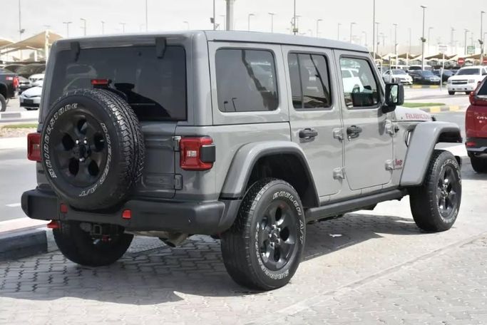 Подержанный Jeep Wrangler IV (JL), 2.0 л, 2021 в Шардже от Alfaris Used Cars Серый цвет. Other | AUTO.AE
