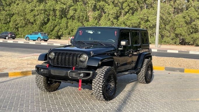 Подержанный Jeep Wrangler III (JK), 3.6 л, 2015 в Шардже от Halla Cars Черный цвет. Американская | AUTO.AE