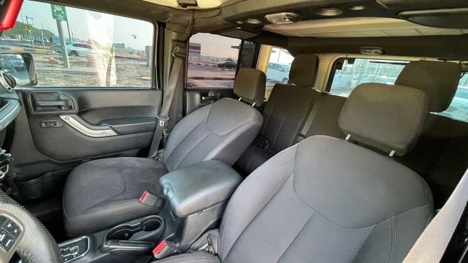 Подержанный Jeep Wrangler III (JK), 3.6 л, 2015 в Шардже от Halla Cars Черный цвет. Американская | AUTO.AE