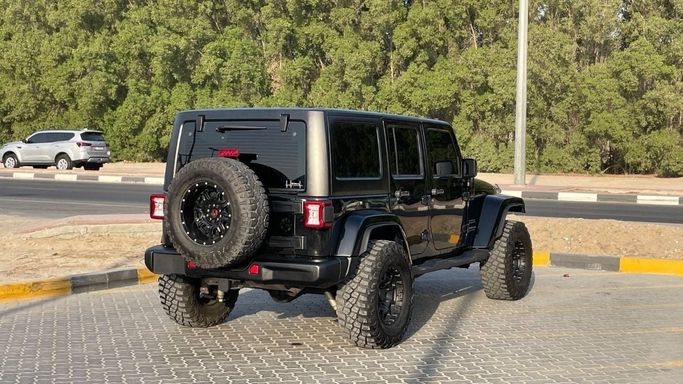 Подержанный Jeep Wrangler III (JK), 3.6 л, 2015 в Шардже от Halla Cars Черный цвет. Американская | AUTO.AE