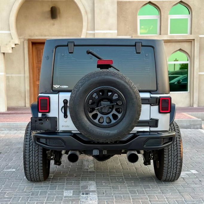 Подержанный Jeep Wrangler III (JK), 3.6 л, 2016 в Шардже от Sarmad Cars Серый цвет. Other | AUTO.AE