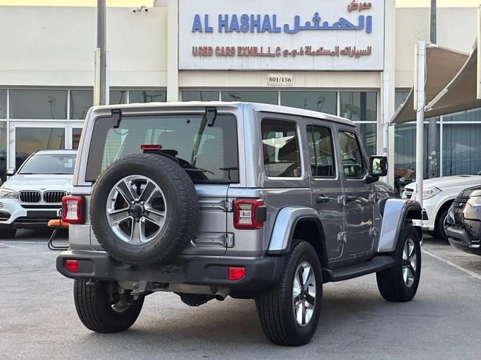 Подержанный Jeep Wrangler IV (JL), 3.6 л, 2020 в Шардже от Al Hashal Used Cars Серебристый цвет. GCC | AUTO.AE