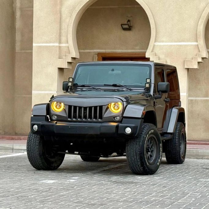 Подержанный Jeep Wrangler III (JK), 3.6 л, 2017 в Шардже от Sarmad Cars Черный цвет. Американская | AUTO.AE
