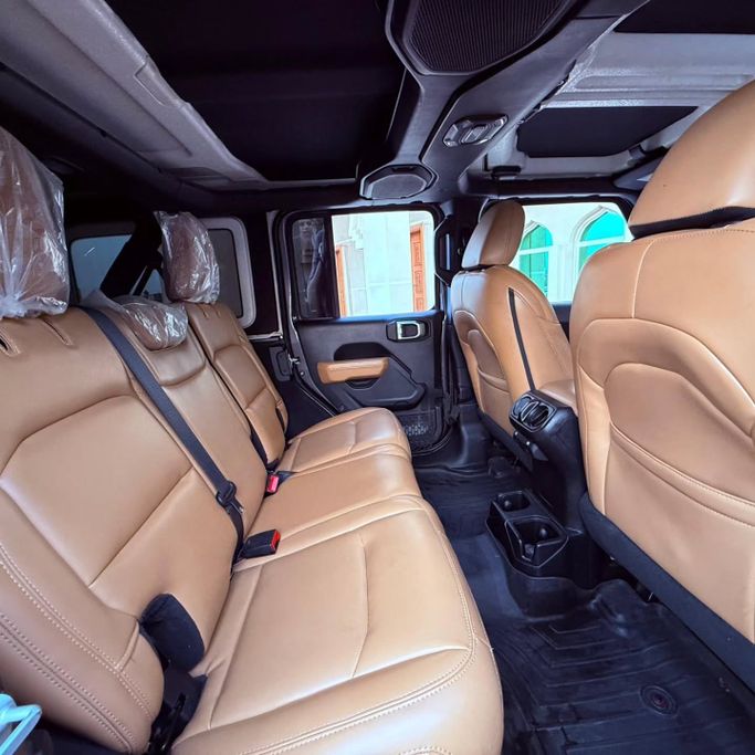 Подержанный Jeep Wrangler IV (JL), 3.6 л, 2020 в Шардже от Sarmad Cars Черный цвет. Other | AUTO.AE