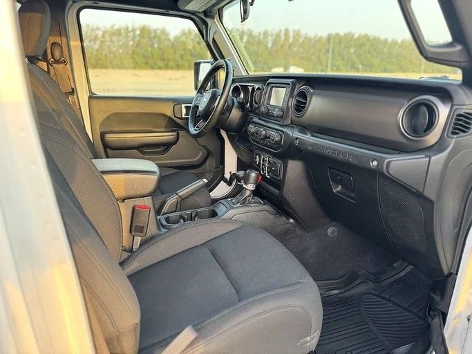 Подержанный Jeep Wrangler IV (JL), 2.0 л, 2019 в Шардже от Al Ahd Used Cars Черный цвет. Американская | AUTO.AE