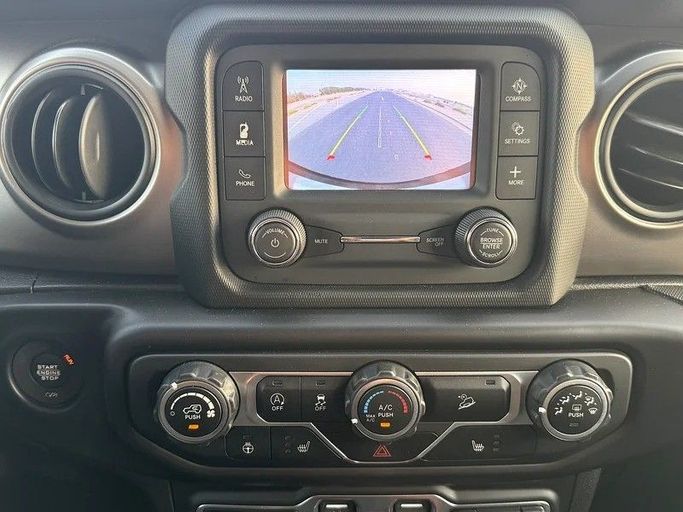 Подержанный Jeep Wrangler IV (JL), 2.0 л, 2019 в Шардже от Al Ahd Used Cars Черный цвет. Американская | AUTO.AE