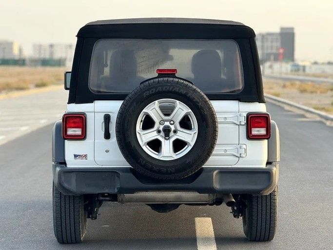Подержанный Jeep Wrangler IV (JL), 2.0 л, 2019 в Шардже от Al Ahd Used Cars Черный цвет. Американская | AUTO.AE
