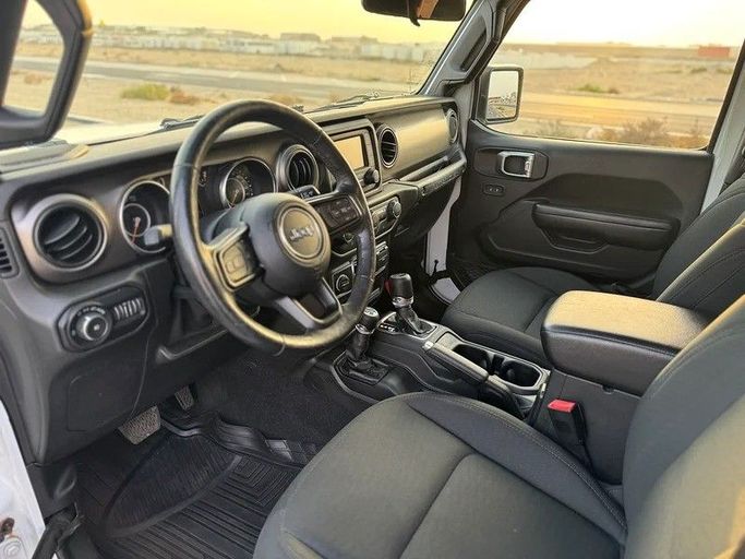 Подержанный Jeep Wrangler IV (JL), 2.0 л, 2019 в Шардже от Al Ahd Used Cars Черный цвет. Американская | AUTO.AE