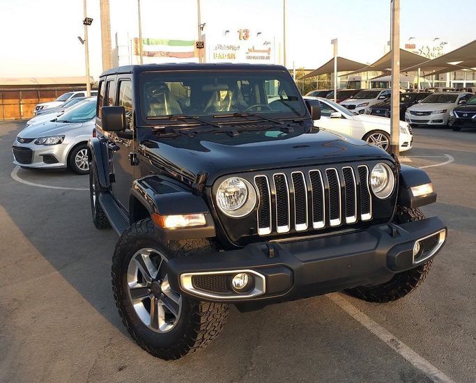 Подержанный Jeep Wrangler IV (JL), 3.6 л, 2019 в Шардже от Badar Used Cars Черный цвет.  | AUTO.AE