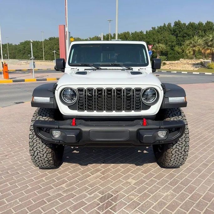 Used Jeep Wrangler IV (JL) Facelift, 3.6 l, 2025 in Sharjah by Golden Desert Used Car, White color. Other | AUTO.AE