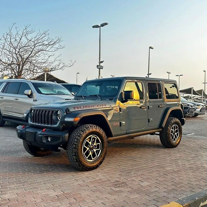 Подержанный Jeep Wrangler IV (JL) Рестайлинг, 3.6 л, 2025 в Шардже от Golden Desert Used Car Серый цвет. Other | AUTO.AE