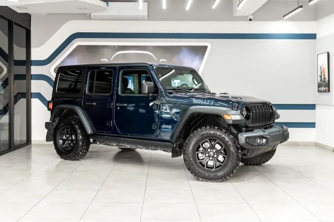 Подержанный Jeep Wrangler 4xe IV (JL) Рестайлинг, 2.0 л, 2025 в Шардже от Golden Desert Used Car Тёмно-синий цвет.  | AUTO.AE | Объявление #263182