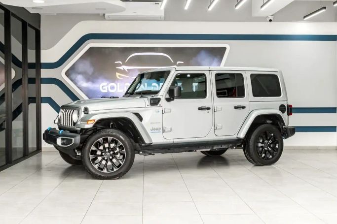 Used Jeep Wrangler IV (JL) Facelift, 2.0 l, 2024 in Sharjah by Golden Desert Used Car, Silver color.  | AUTO.AE | Listing #263191