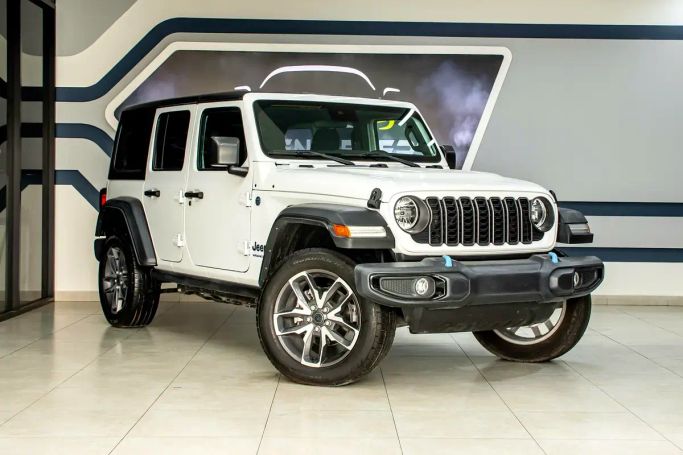 Used Jeep Wrangler IV (JL) Facelift, 2.0 l, 2024 in Sharjah by Golden Desert Used Car, White color.  | AUTO.AE | Listing #263194