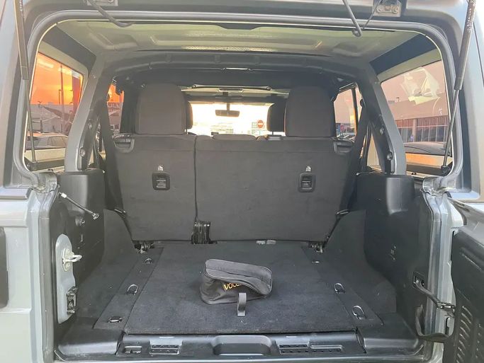 مستعملة Jeep Wrangler IV (JL)، 3.6 لتر، 2023 في الإمارات، الشارقة من Rebou Alfakhama، اللون رمادي. مواصفات الخليج | AUTO.AE | إعلان #295813 — صورة 12 من 15