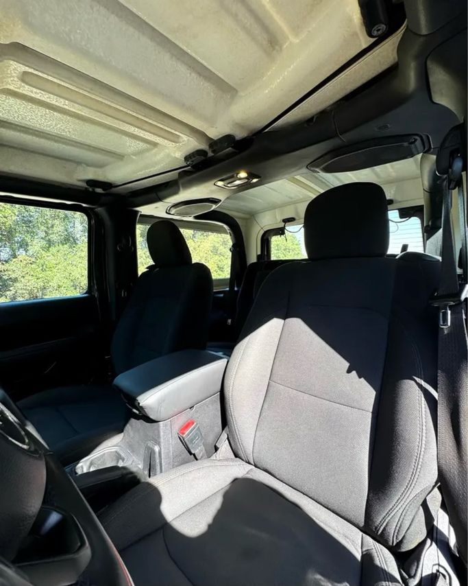 مستعملة Jeep Wrangler IV (JL)، 3.6 لتر، 2020 في الإمارات، الشارقة من Najm Al Shimal Used Cars trd.، اللون رمادي. مواصفات الخليج | AUTO.AE | إعلان #296000 — صورة 10 من 14