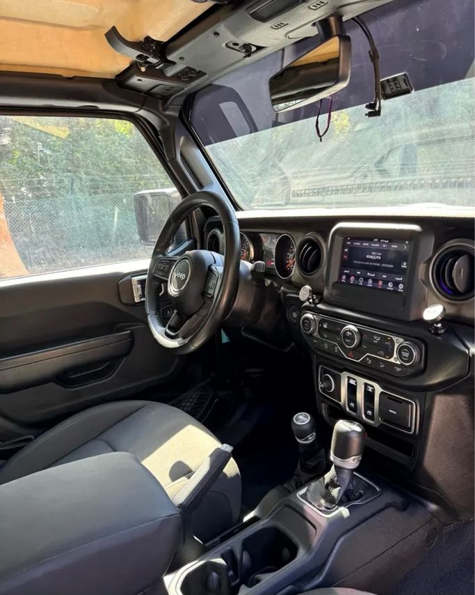 مستعملة Jeep Wrangler IV (JL)، 3.6 لتر، 2020 في الإمارات، الشارقة من Najm Al Shimal Used Cars trd.، اللون رمادي. مواصفات الخليج | AUTO.AE | إعلان #296000 — صورة 12 من 14