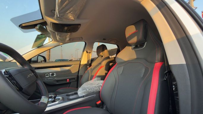 جديدة Jetour Dashing أنا شد الوجه, 1.5 l, 2026 في في الشارقة من Badar Used Cars، اللون أبيض. مواصفات الخليج | AUTO.AE