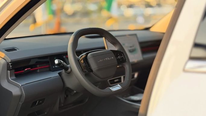 Новый Jetour Dashing I Рестайлинг, 1.5 л, 2026 в Шардже от Badar Used Cars Белый цвет.  | AUTO.AE