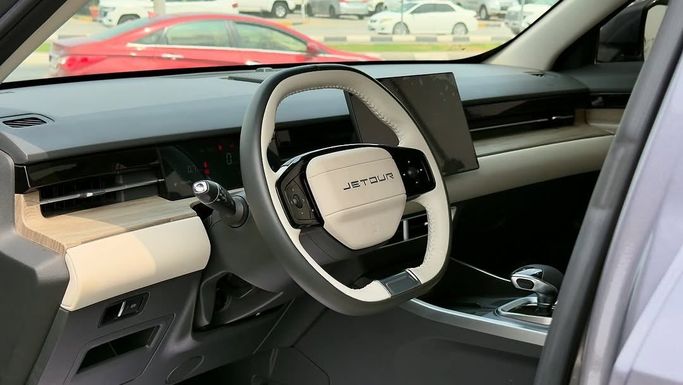 Подержанный Jetour Dashing I, 1.6 л, 2025 в Шардже от Badar Used Cars Серебристый цвет.  | AUTO.AE