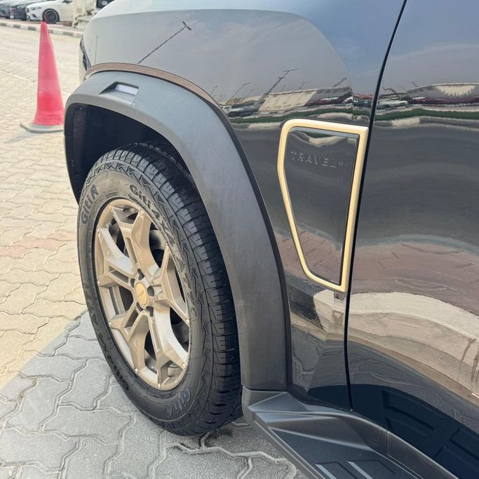 Новый Jetour T2, 2.0 л, 2025 в Шардже от Alfaris Used Cars Черный цвет.  | AUTO.AE