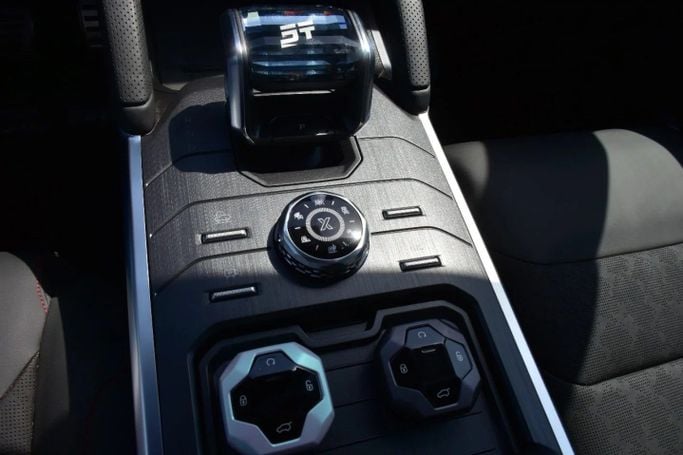 Новый Jetour T2, 2.0 л, 2024 в Шардже от Alfaris Used Cars Черный цвет. Other | AUTO.AE