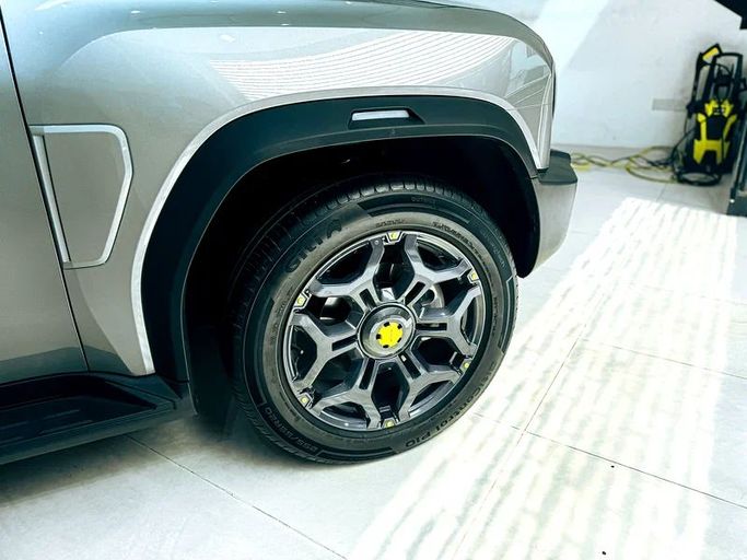 Подержанный Jetour T2, 2.0 л, 2025 в Шардже от Ryno Cars Серебристый цвет. GCC | AUTO.AE