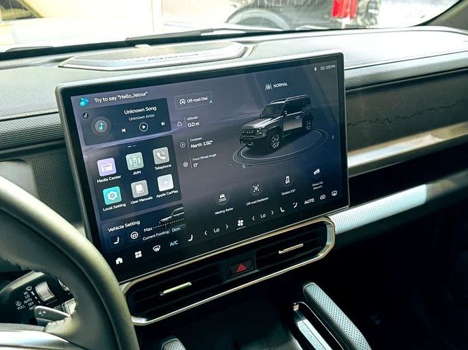 Подержанный Jetour T2, 2.0 л, 2025 в Шардже от Ryno Cars Серебристый цвет. GCC | AUTO.AE