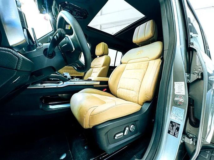 Подержанный Jetour T2, 2.0 л, 2025 в Шардже от Ryno Cars Серебристый цвет. GCC | AUTO.AE