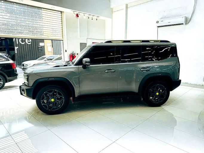 Подержанный Jetour T2, 2.0 л, 2025 в Шардже от Ryno Cars Серебристый цвет. GCC | AUTO.AE