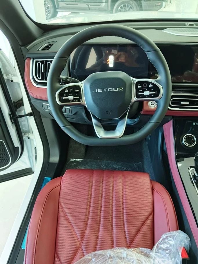 Новый Jetour X70 PLUS I Рестайлинг 2, 1.5 л, 2025 в Шардже от Alfaris Used Cars Белый цвет. Other | AUTO.AE