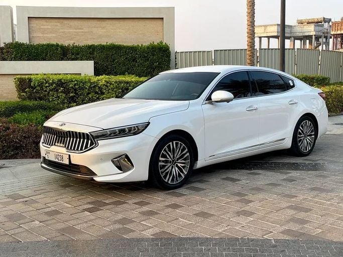 Подержанный Kia Cadenza II Рестайлинг, 3.3 л, 2020 в Шардже от Al Saqr Al Mutaliq Белый цвет. Корейская | AUTO.AE