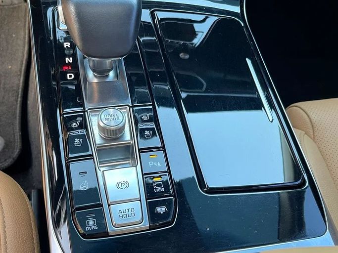 Подержанный Kia Cadenza II Рестайлинг, 3.3 л, 2020 в Шардже от Al Saqr Al Mutaliq Белый цвет. Корейская | AUTO.AE