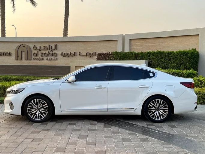 Подержанный Kia Cadenza II Рестайлинг, 3.3 л, 2020 в Шардже от Al Saqr Al Mutaliq Белый цвет. Корейская | AUTO.AE