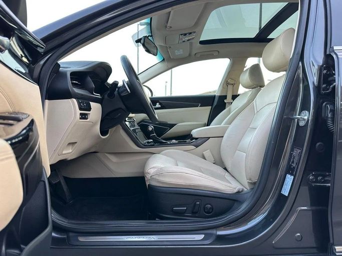 Подержанный Kia Cadenza II Рестайлинг, 3.3 л, 2021 в Шардже от Al Hashal Used Cars Серый цвет. GCC | AUTO.AE