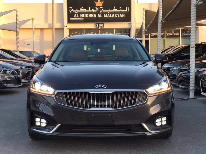 Подержанный Kia Cadenza II, 3.3 л, 2017 в Шардже от Al Nukhba Al Malakyah Used Cars Черный цвет. Американская | AUTO.AE