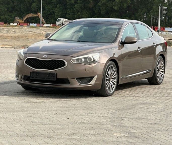 مستعملة Kia Cadenza أنا فيس ليفت, 3.3 l, 2014 في في الشارقة من Al Aayan Used Cars، اللون بني. مواصفات الخليج | AUTO.AE | إعلان #272880