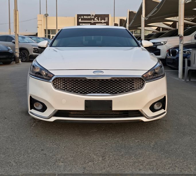 مستعملة Kia Cadenza ثانياً, 3.3 l, 2020 في في الإمارات, الشارقة من Almalakyah Cars، اللون أبيض. مواصفات الخليج | AUTO.AE | إعلان #275933