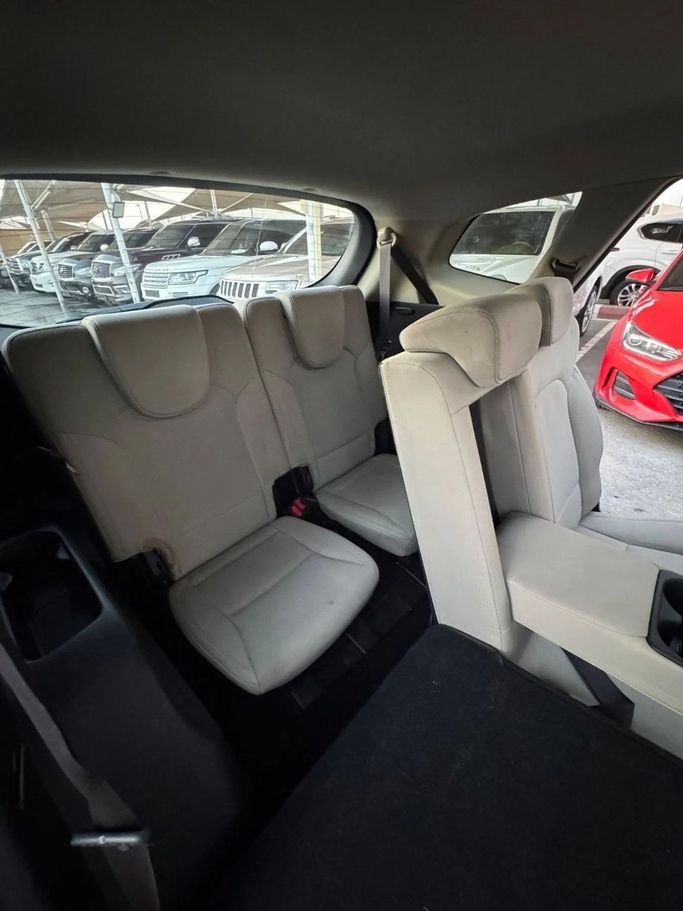 Подержанный Kia Carens III (RP), 2.0 л, 2014 в Шардже от Titanium Used Cars Красный цвет. GCC | AUTO.AE