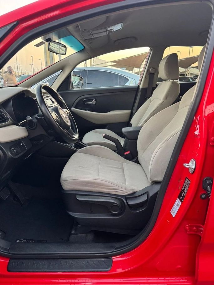 Подержанный Kia Carens III (RP), 2.0 л, 2014 в Шардже от Titanium Used Cars Красный цвет. GCC | AUTO.AE