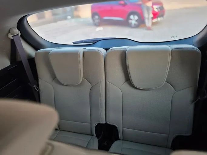 Подержанный Kia Carens III (RP), 2.0 л, 2017 в Шардже от Al Sayed Ezzat Khamis Серебристый цвет. Other | AUTO.AE