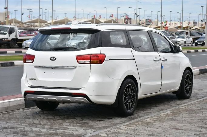 Used Kia Carnival III, 2.2 l, 2020 in Sharjah by Alfaris Used Cars, White color. Other | AUTO.AE