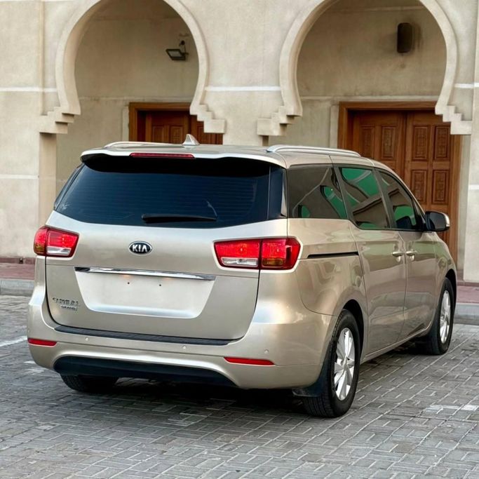 Used Kia Carnival III, 3.3 l, 2016 in Sharjah by Sarmad Cars, Golden color. GCC Specs | AUTO.AE