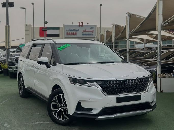 Used Kia Carnival IV, 2.2 l, 2023 in Sharjah by Badar Used Cars, White color.  | AUTO.AE