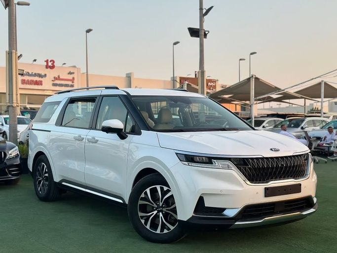 Подержанный Kia Carnival IV, 2.2 л, 2021 в Шардже от Badar Used Cars Белый цвет.  | AUTO.AE