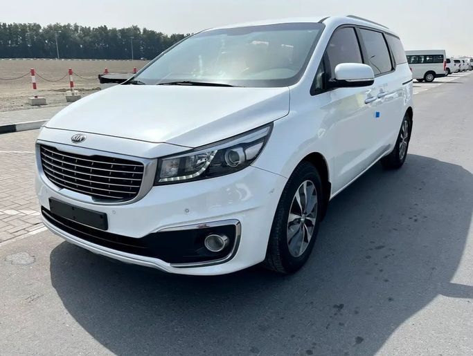 Подержанный Kia Carnival III, 2.2 л, 2018 в Шардже от Korean City Used Cars Trading LLC Белый цвет. Корейская | AUTO.AE | Объявление #273511