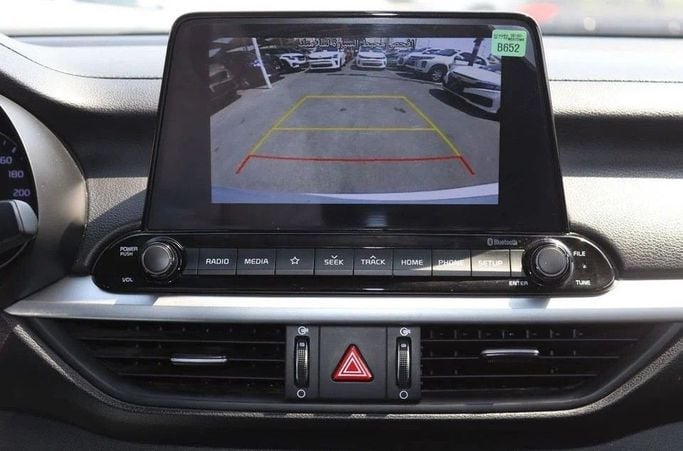 Подержанный Kia Cerato IV, 1.6 л, 2020 в Шардже от Al Sayed Khamis Used Cars Белый цвет. GCC | AUTO.AE