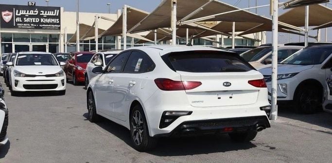 Подержанный Kia Cerato IV, 1.6 л, 2020 в Шардже от Al Sayed Khamis Used Cars Белый цвет. GCC | AUTO.AE