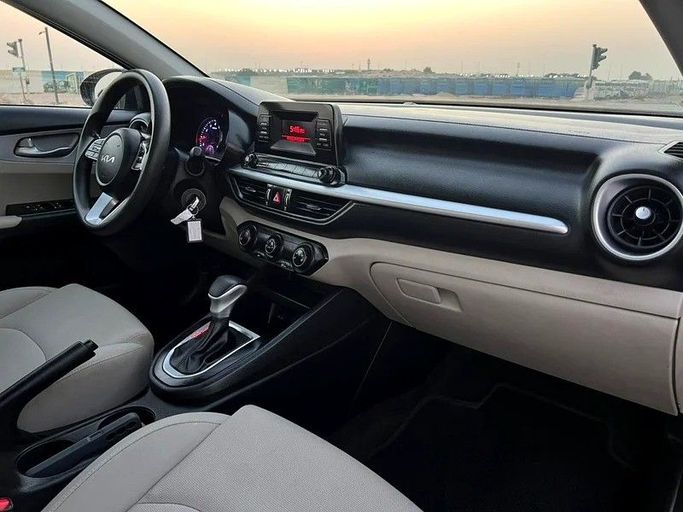 Подержанный Kia Cerato IV Рестайлинг, 1.6 л, 2022 в Шардже от Al Rukin Al Saudi Серый цвет. GCC | AUTO.AE